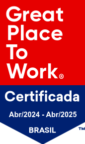 Selo Great Place to Work nas cores azul e vermelho de abril/2024 a abril/2025